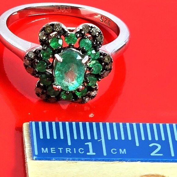 925 Sterling Silver Ring Sz 7 with Natural Emerald & 18 Natural Diamonds. - Picture 3 of 15